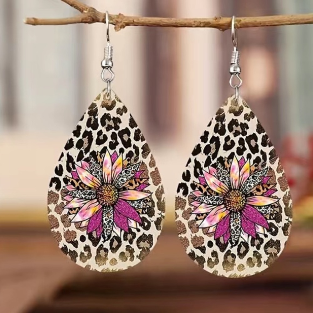 Leopard print and pink sunflowers faux leather earrings!!!